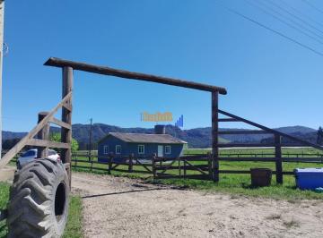 bkvru0u2ogvmzmu0otlindu5_md · Apenas 7km do centro de Urubici, área plana, com casa, rio, açude!!