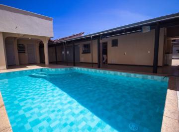 Casa · 240m² · 3 Quartos · 10 Vagas · Casa à Venda com 3 Quartos - Parque das Laranjeiras | Goiânia/GO
