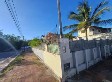 Casa · 90m² · 2 Quartos · 4 Vagas · Oportunidade em Ponta Negra – Casa de Esquina para Reforma.