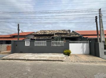 Foto 01 · Belíssima casa no Centro de Penha/SC!!