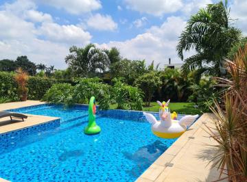 Apartamento de 3 quartos, Cotia · Linda casa plana com piscina e otimo acabamento com amplo quintal