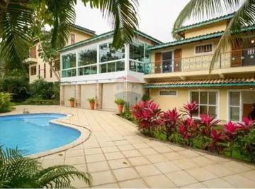 Casa · 350m² · 6 Quartos · 2 Vagas · Casa de Luxo em Ilhabela: Elegância e Conforto