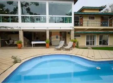 Casa · 350m² · 6 Quartos · 2 Vagas · Casa de Luxo em Ilhabela: Elegância e Conforto