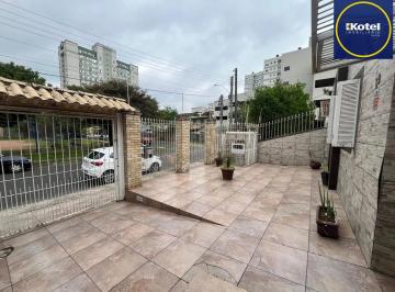 Casa · 139m² · 3 Quartos · 6 Vagas · Duas casas no mesmo terreno – conforto, espaço e excelente localização!