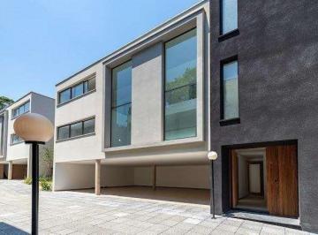 Casa · 719m² · 4 Quartos · 4 Vagas · Linda Casa no Condomínio Lilos Village com 719m²!