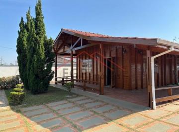 Foto 01 · Casa térrea de madeira, condomínio Ibiti do Paço, Sorocaba/SP, 3 quartos sendo 1 suíte, mais 1 quart