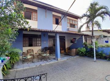 Casa · 718m² · 4 Quartos · 3 Vagas · Casa no conjunto Ponta Negra, com 4 quartos internos e 8 suítes externas