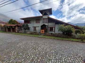 Foto 01 · Imperdível oportunidade: Casa de luxo em condomínio na Cascatinha, Nova Friburgo-RJ - 3 quartos, 3 s