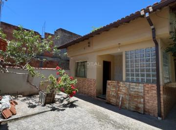 Casa · 438m² · 2 Quartos · Casa com 2 qts + edícula nos fundos, com excelente quintal