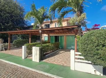 Casa de 4 quartos, Lauro de Freitas · Casa com piscina privativa em condomínio fechado!