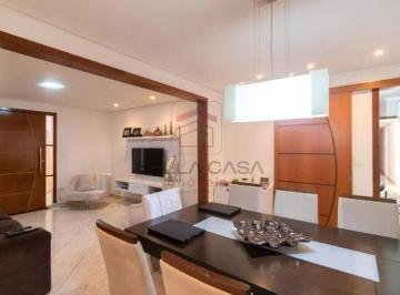 Casa · 250m² · 3 Quartos · 6 Vagas · Casa à venda com 250m², 3 quartos e 6 vagas