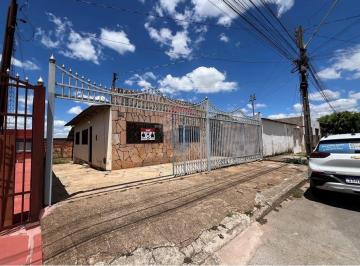 Casa · 90m² · 3 Quartos · 3 Vagas · Oportunidade Única em Ceilândia Norte: Seu Novo Lar com Espaço e Tradição! Casa com 3 quartos.