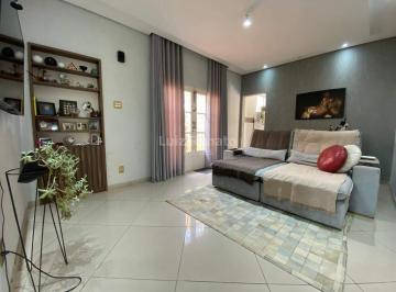 Casa · 400m² · 3 Quartos · 2 Vagas ·  Casa à venda no bairro Floresta