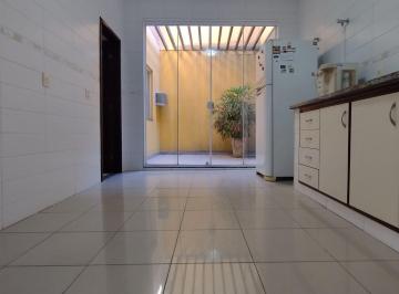 Casa · 194m² · 3 Quartos · 2 Vagas · Casa na mangueira em frente à praça em rua fechada