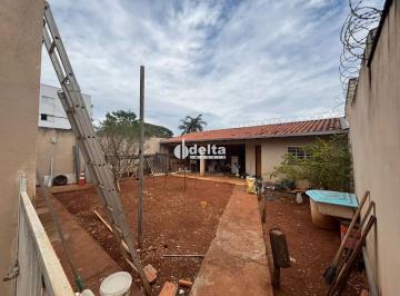 Casa · 350m² · 4 Quartos · 3 Vagas · Casa disponível para venda no bairro Presidente Roosevelt em Uberlândia MG