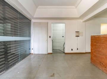 Comercial · 197m² · Loja dupla de esquina com 197m² em localização estratégica