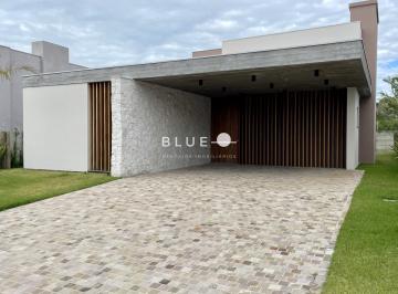 Casa · 225m² · 3 Quartos · 2 Vagas · Casa com 03 suítes no Reserva das Águas em Torres RS
