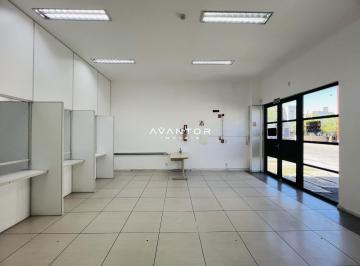 Comercial · 67m² · 1 Quarto · 1 Vaga · Loja comercial de frente próxima ao Fórum, no bairro Nossa Senhora das Dores em