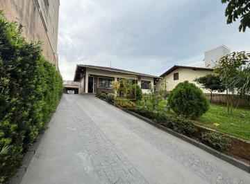 Casa · 214m² · 3 Quartos · 2 Vagas · Casa com piscina e área de festas em Indaial