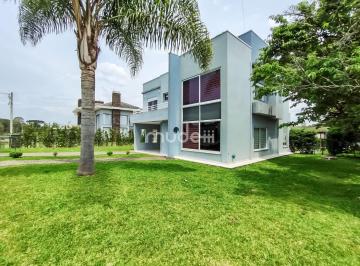 Casa · 185m² · 4 Quartos · 4 Vagas · Casa de Alto Padrão no Condomínio Villagio Haras Bom Pastor