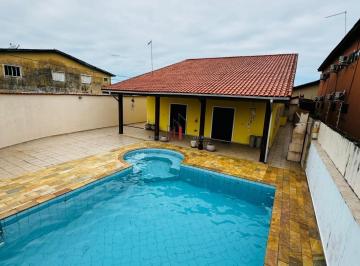 Casa de 3 quartos, Itanhaém · CASA LOTE INTEIRO COM PISCINA 3 QUARTOS LADO PRAIA EM ITANHAÉM