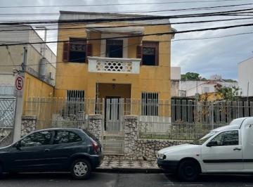 Casa de 4 quartos, Sorocaba · Linda residência de frente a Praça