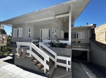 Casa · 138m² · 2 Quartos · Casa à venda em Farroupilha, São Luiz -2 pisos - 2 Dormitórios, Churrasqueira e 2 Vagas de Garagem