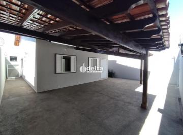 Casa · 250m² · 3 Quartos · 3 Vagas · Casa residencial com 3 quartos sendo 1 suíte disponível para locação no bairro Cidade Jardim em Uber