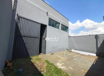 Comercial · 300m² · 3 Vagas · Galpão comercial disponível para locação no bairro Dona Zulmira em Uberlândia - MG.