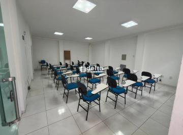 Comercial · 300m² · 2 Vagas · Galpão Comercial com 4 salas de aula disponível no bairro Dona Zulmira em Uberlândia - MG.