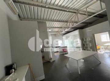 NULL · Casa comercial disponível para locação no bairro Fundinho em Uberlândia-MG.