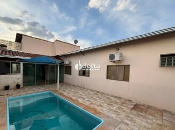 Casa · 300m² · 3 Quartos · 2 Vagas · Casa disponível para locação no bairro Segismundo Pereira em Uberlândia MG