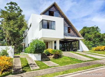 Casa · 395m² · 4 Quartos · 2 Vagas · Casa com 395m² e vista para o Guaiba
