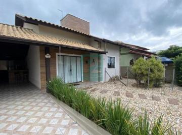 Casa · 160m² · 3 Quartos · Ampla Casa com Piscina Bem Pertinho do Mar em Zimbros - Bombinhas/SC
