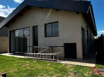 Casa · 210m² · 3 Quartos · 4 Vagas · Casa à venda, 210 m² por R$ 2.500.000,00 - Condomínio Tamboré - Uberlândia/MG