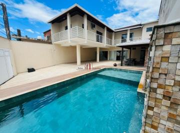 Casa de 4 quartos, Itanhaém · SOBRADO COM PISCINA APENAS 400 METROS DO MAR EM ITANHAÉM 
