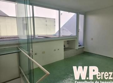 Foto 01 · Triplex com piscina privativa localizado em rua tranquila no Itaim Bibi, com grande variedade de com