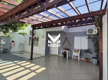 Casa · 3 Quartos · 2 Vagas · Casa com 3 quartos sendo 1 suíte no Jardim Carvalho – Próximo ao Parque Monteiro