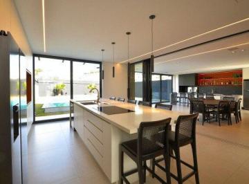 Casa de 3 quartos, Curitiba · RESIDÊNCIA LUXUOSA | CAMPO COMPRIDO | 3 SUÍTES | 389M²