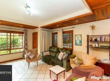 Casa · 235m² · 5 Quartos · 4 Vagas · Casa sobrado a Venda de 5 Quartos, 1 Suite e 4 Vagas de Garagem com 235M²privt.