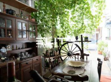Casa · 192m² · 3 Quartos · 4 Vagas · Excelente sobrado Bairro Campestre