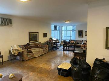 Apartamento · 220m² · 3 Quartos · Apartamento à venda no Gonzaga em Santos.