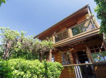 Casa · 255m² · 3 Quartos · 6 Vagas · Casa com três quartos e duas suítes