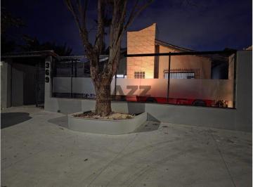 Casa · 250m² · 4 Quartos · 3 Vagas · Excelente Casa reformada à venda em Indaiá, Caraguatatuba