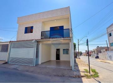 Casa · 128m² · 4 Quartos · 3 Vagas · Reformada no Paranoá - Quadra 10 - Duas casas no lote