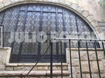 Apartamento · 189m² · 3 Quartos · 1 Vaga · Charmoso apto tipo casa em prédio com apenas 2 unidades,oferecendo exclusividade
