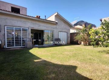 7cacffa4625d68addf42617a26cfe66a1c052b73 · Casa térrea - Quintal - Jd. Messiânico - R$ 720.000,00