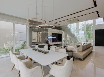 Casa · 431m² · 4 Quartos · 2 Vagas · Casa de alto padrão com 4 dormitórios sendo 3 suítes em Torres/RS
