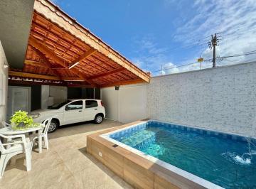 Casa · 100m² · 3 Quartos · 2 Vagas · Casa com piscina a poucos metros da praia na Ocian em Praia Grande.