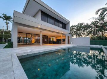 Casa · 740m² · 5 Quartos · 3 Vagas · SHIS QI 23 | Uma residência que combina arte, conforto e localização privilegiada no Lago Sul, esta 